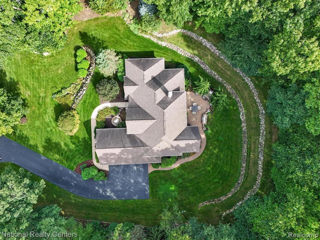 2225 Canterwood, Highland, MI 48357