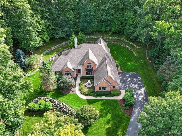 2225 Canterwood, Highland, MI 48357