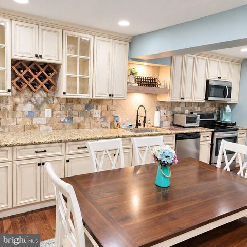 5201 LONSDALE DR, Springfield, VA 22151