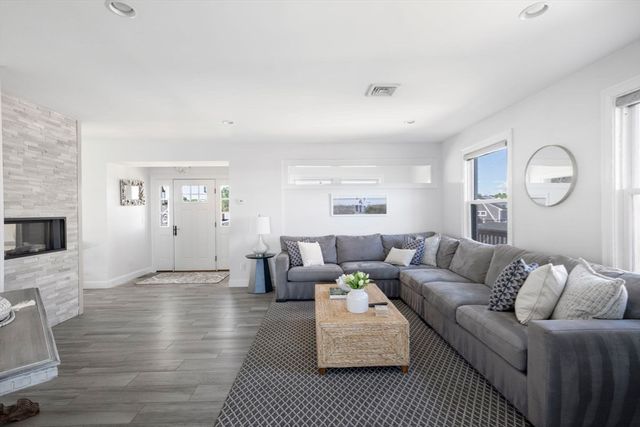 18 Oceanside Drive, Scituate, MA 02066