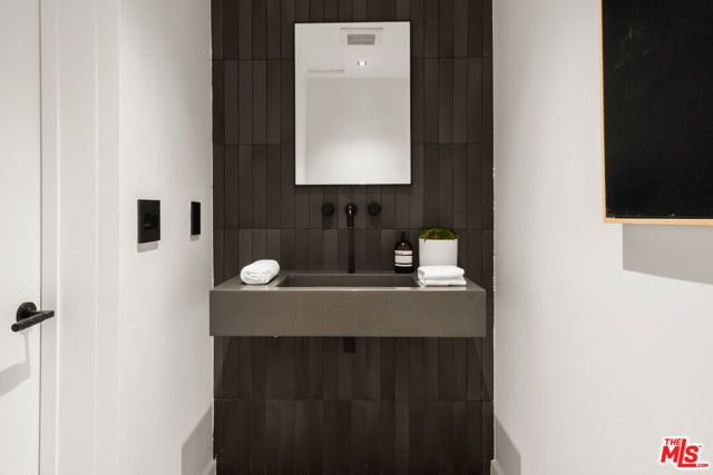 2163 Outpost Drive, Los Angeles, CA 90068