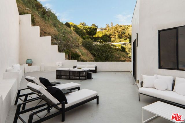 2163 Outpost Drive, Los Angeles, CA 90068