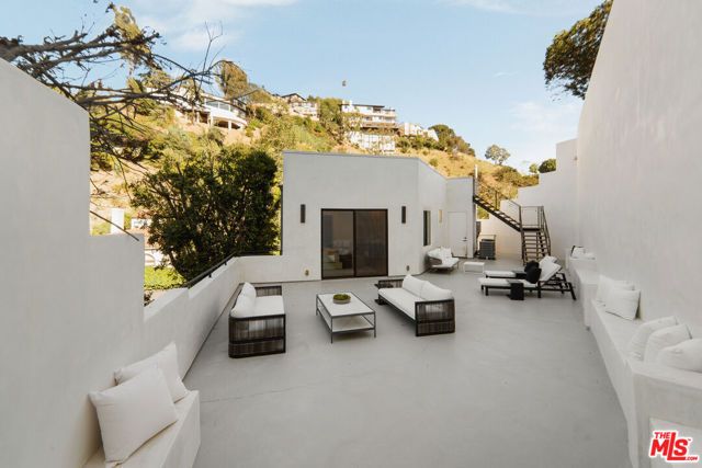 2163 Outpost Drive, Los Angeles, CA 90068