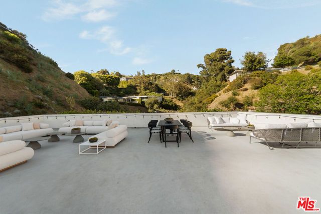 2163 Outpost Drive, Los Angeles, CA 90068