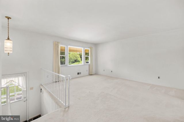 6914 HADLOW DR, Springfield, VA 22152