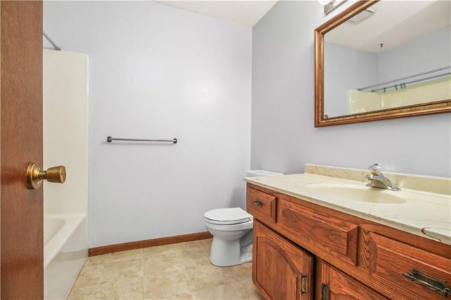 2134 NE Belvoir Street, Lee's Summit, MO 64086