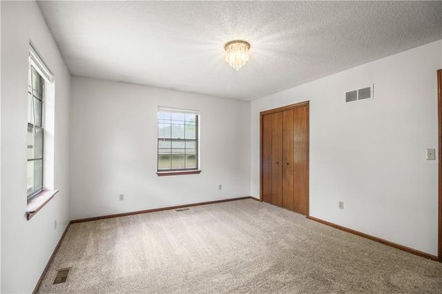 2134 NE Belvoir Street, Lee's Summit, MO 64086