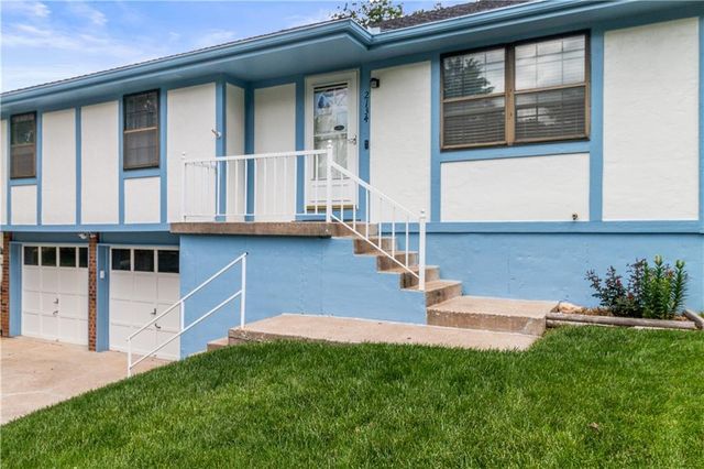 2134 NE Belvoir Street, Lee's Summit, MO 64086