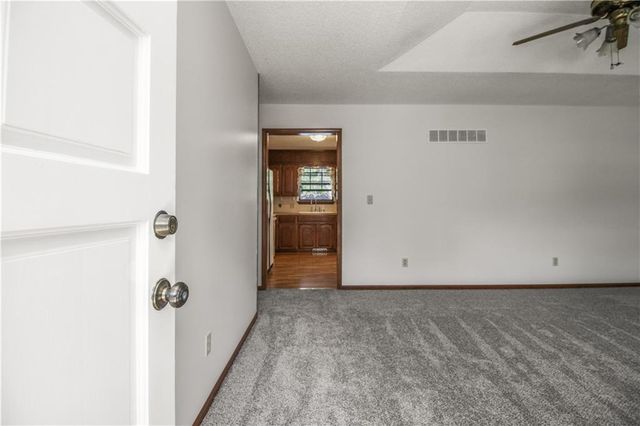 2134 NE Belvoir Street, Lee's Summit, MO 64086