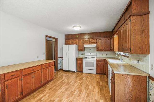 2134 NE Belvoir Street, Lee's Summit, MO 64086