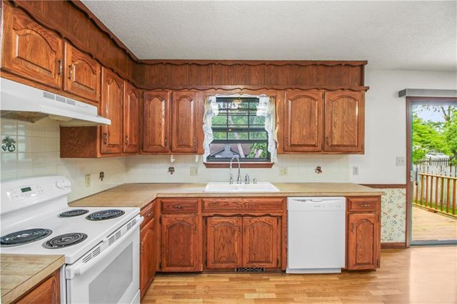 2134 NE Belvoir Street, Lee's Summit, MO 64086