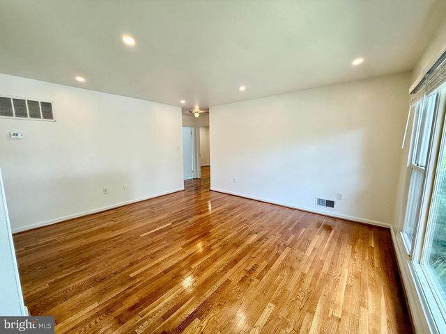 4605 HANNA PL SE, Washington, DC 20019