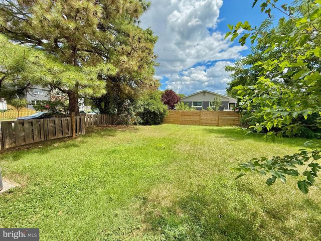 4605 HANNA PL SE, Washington, DC 20019
