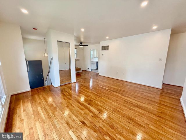 4605 HANNA PL SE, Washington, DC 20019