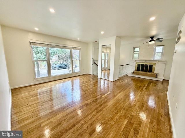 4605 HANNA PL SE, Washington, DC 20019