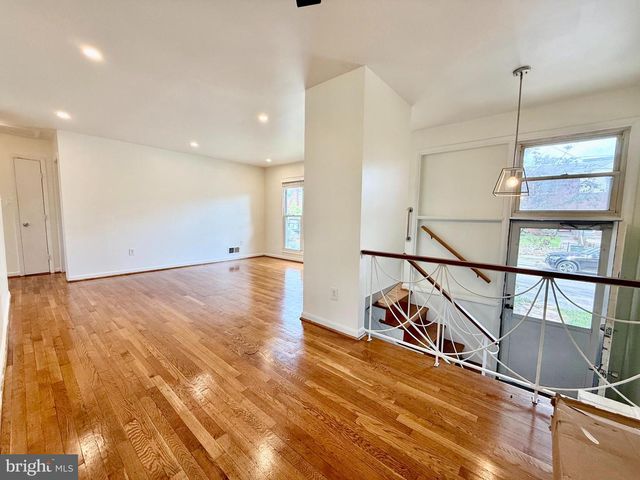4605 HANNA PL SE, Washington, DC 20019