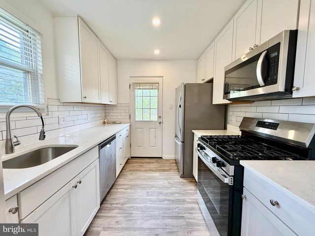 4605 HANNA PL SE, Washington, DC 20019