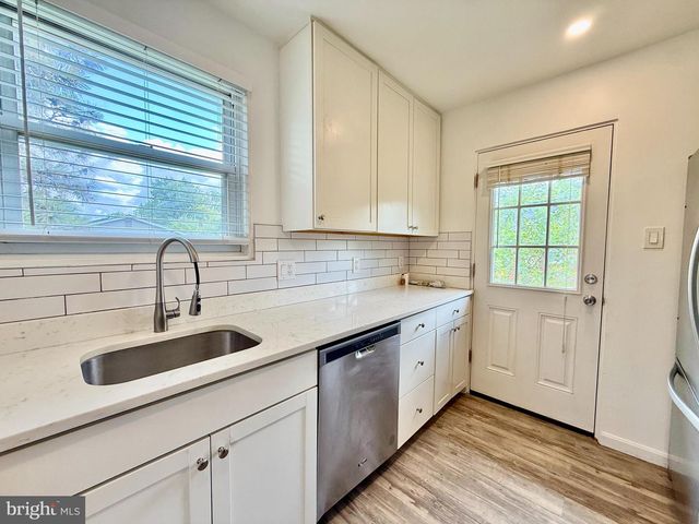 4605 HANNA PL SE, Washington, DC 20019