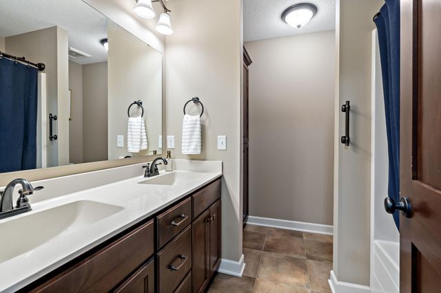16899 E Lake Drive, Lakeville, MN 55044
