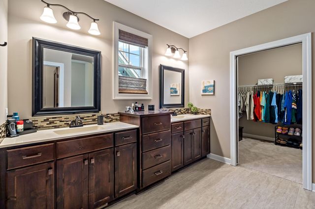 16899 E Lake Drive, Lakeville, MN 55044