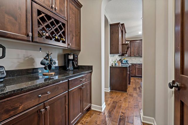 16899 E Lake Drive, Lakeville, MN 55044