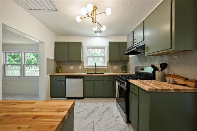 1324 S Emery Avenue, Independence, MO 64055