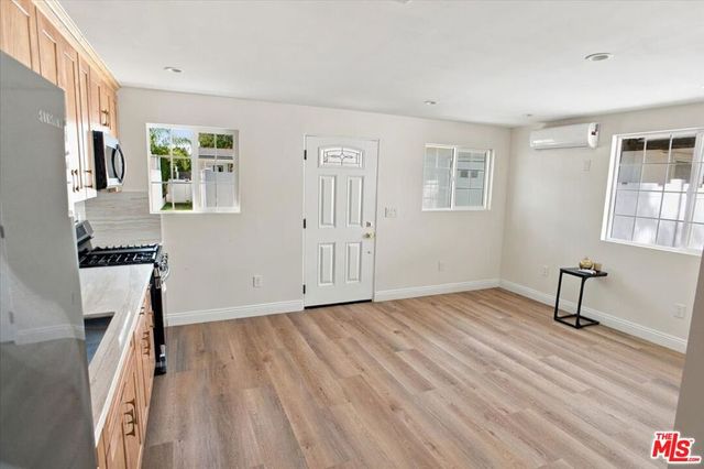 6520 Teesdale Avenue, North Hollywood, CA 91606