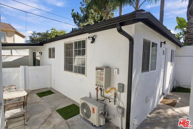 6520 Teesdale Avenue, North Hollywood, CA 91606