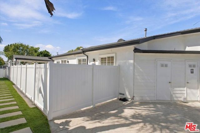 6520 Teesdale Avenue, North Hollywood, CA 91606