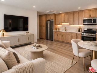 6520 Teesdale Avenue, North Hollywood, CA 91606