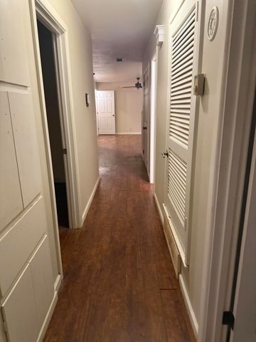 1600 W Lynn Street, Slaton, TX 79364