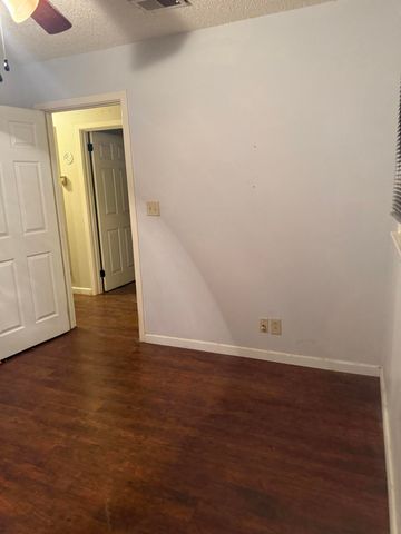 1600 W Lynn Street, Slaton, TX 79364