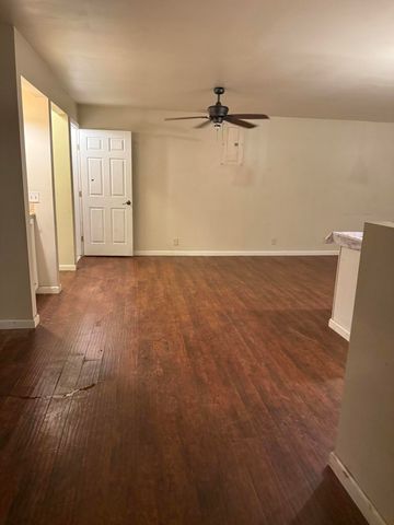 1600 W Lynn Street, Slaton, TX 79364