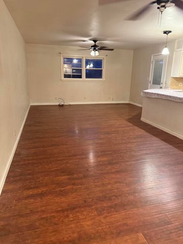 1600 W Lynn Street, Slaton, TX 79364