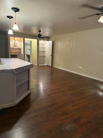 1600 W Lynn Street, Slaton, TX 79364