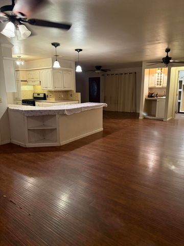 1600 W Lynn Street, Slaton, TX 79364