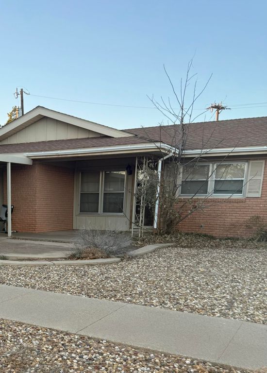 1600 W Lynn Street, Slaton, TX 79364