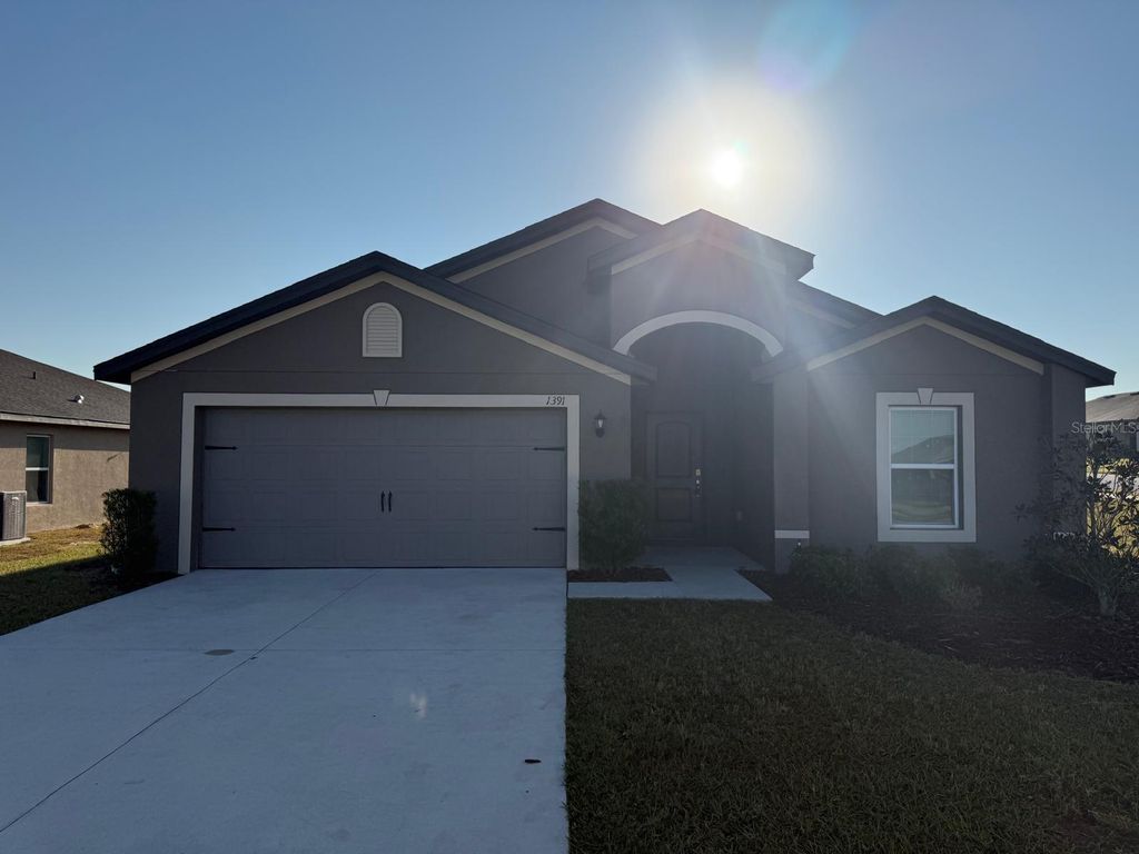 1391 SWAN LAKE CIRCLE, Dundee, FL 33838