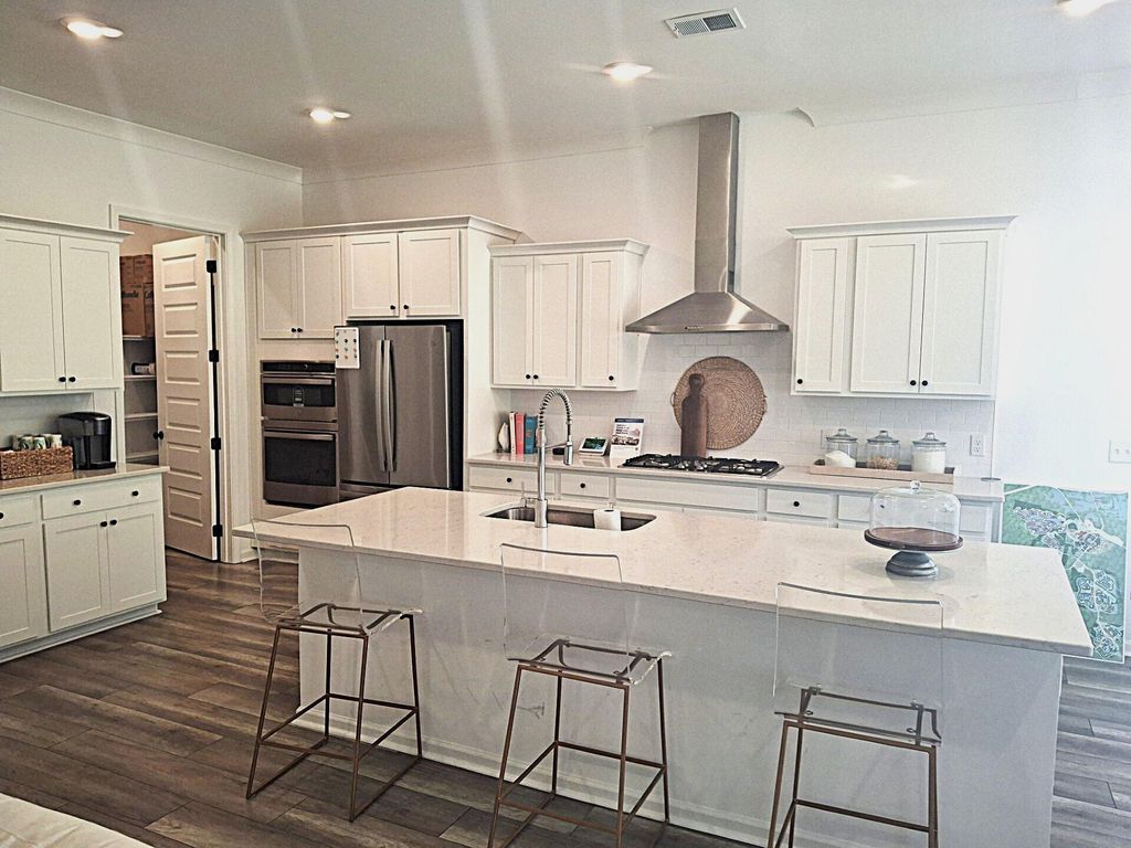 Image 3 of property listing at 1027 Oyster Drill Drive, Summerville, SC 29485