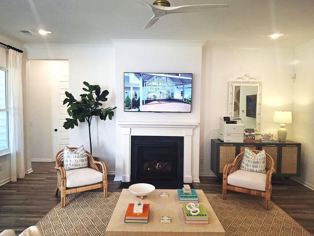 Image 5 of property listing at 1027 Oyster Drill Drive, Summerville, SC 29485