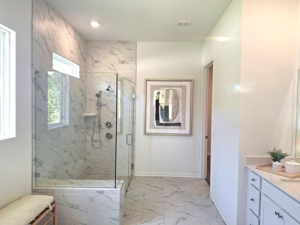 Image 7 of property listing at 1027 Oyster Drill Drive, Summerville, SC 29485