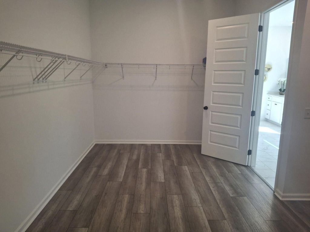 Image 9 of property listing at 1027 Oyster Drill Drive, Summerville, SC 29485