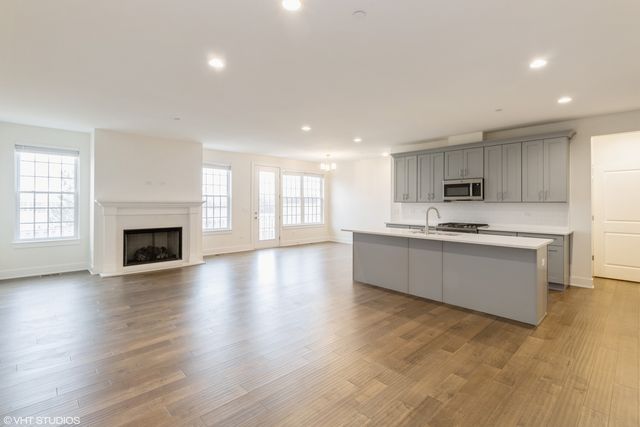 738 Derby Lane, Barrington, IL 60010