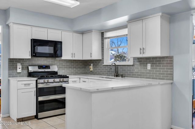 17 Providence Lane, Howell, NJ 07731