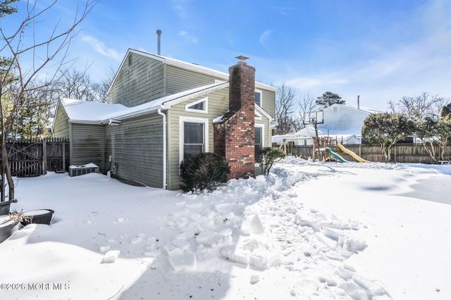 17 Providence Lane, Howell, NJ 07731