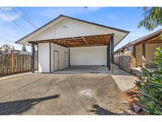 10063 Se BRANDEIS St, Clackamas, OR 97015