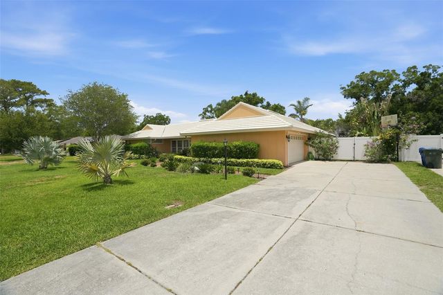2150 WRENS WAY, Clearwater, FL 33764
