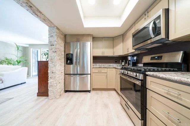 4016 Layang Layang Circle C, Carlsbad, CA 92008