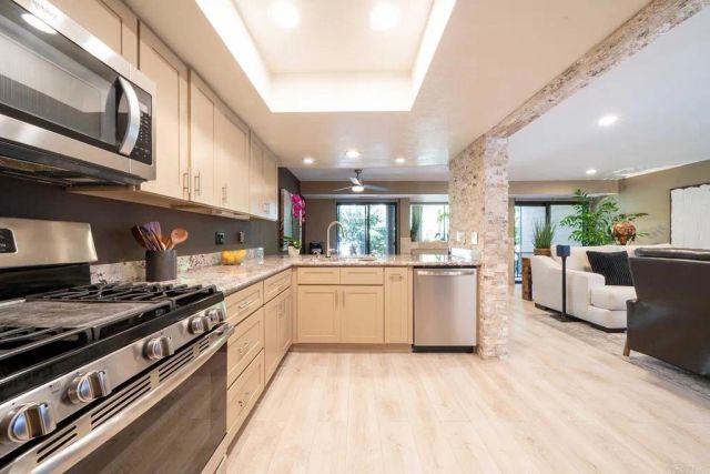 4016 Layang Layang Circle C, Carlsbad, CA 92008