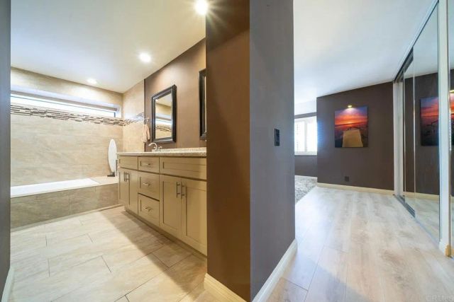4016 Layang Layang Circle C, Carlsbad, CA 92008